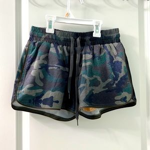 NWOT Niyama Sol workout shorts